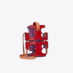 NWT Tory Burch’s one of a kind Cut out Logo Patent Crossbody for sale!!